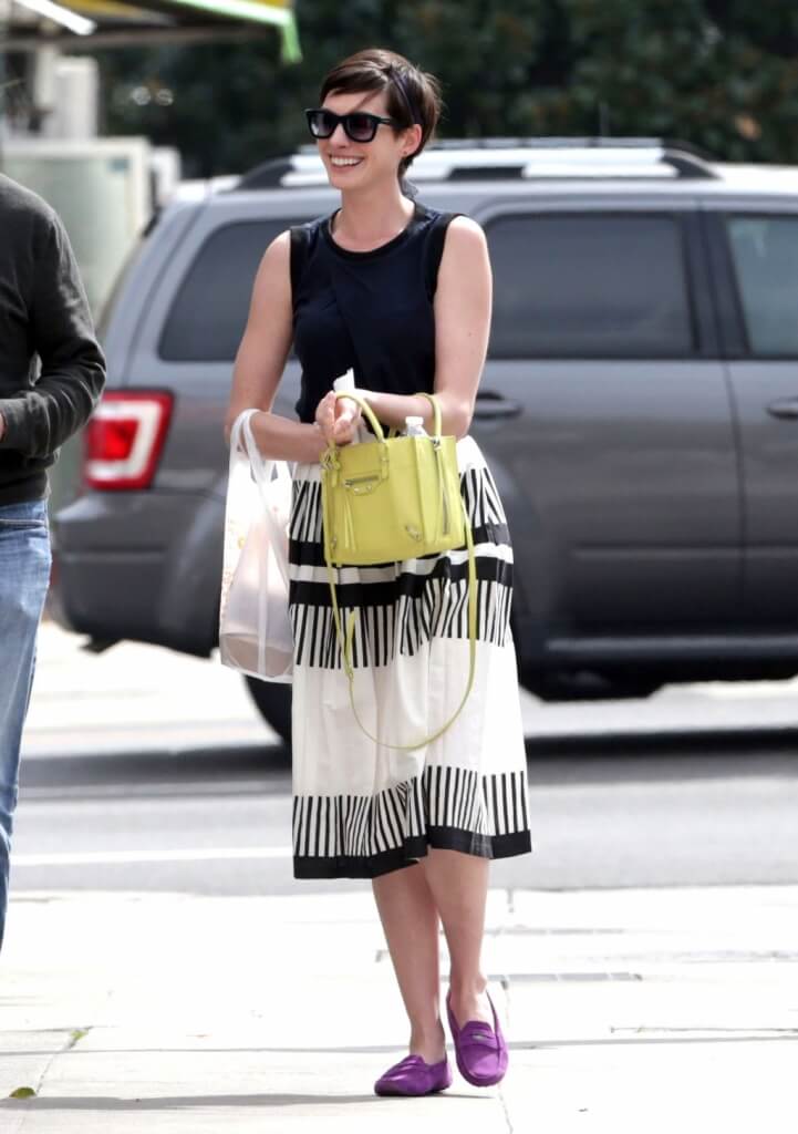 Anne Hathaway Lunches At Cheebo